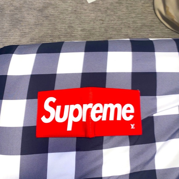 Supreme X Louis Vuitton Wallet brand new basicaly - Picture 2 of 5
